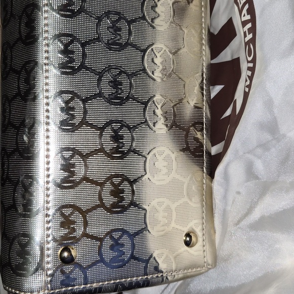 💛Brand New Gold Patent Large Michael Kors Signature Satchel - Picture 5 of 9